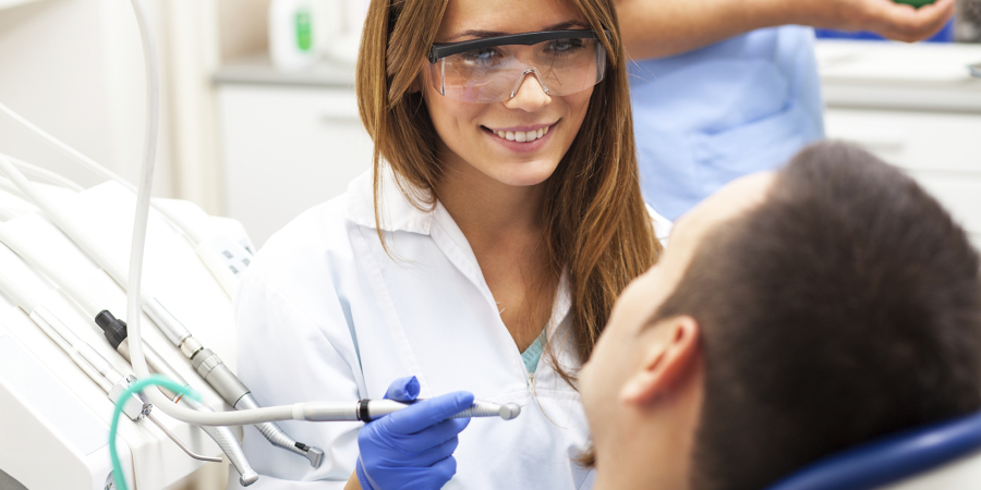 Dental Hygienistsat work