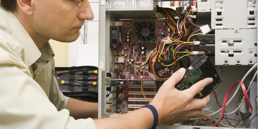 Computer, Automated Teller, and Office Machine Repairersat work