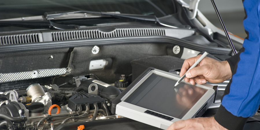 Electronic Equipment Installers and Repairers for Motor Vehiclesat work
